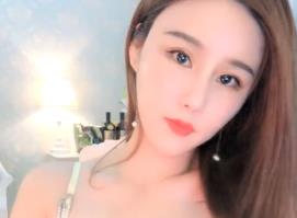 我姐姐的儿子被自慰sensuality Short Clothing吸引，椅子在JJ绘制的椅子上的傲慢端。